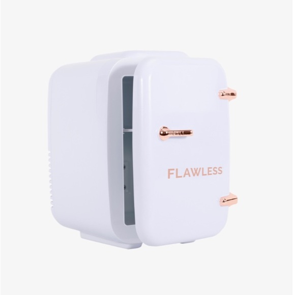 Compact beauty fridge features 2 shelves for your makeup, creams and Jade roller - Picture 3 of 5